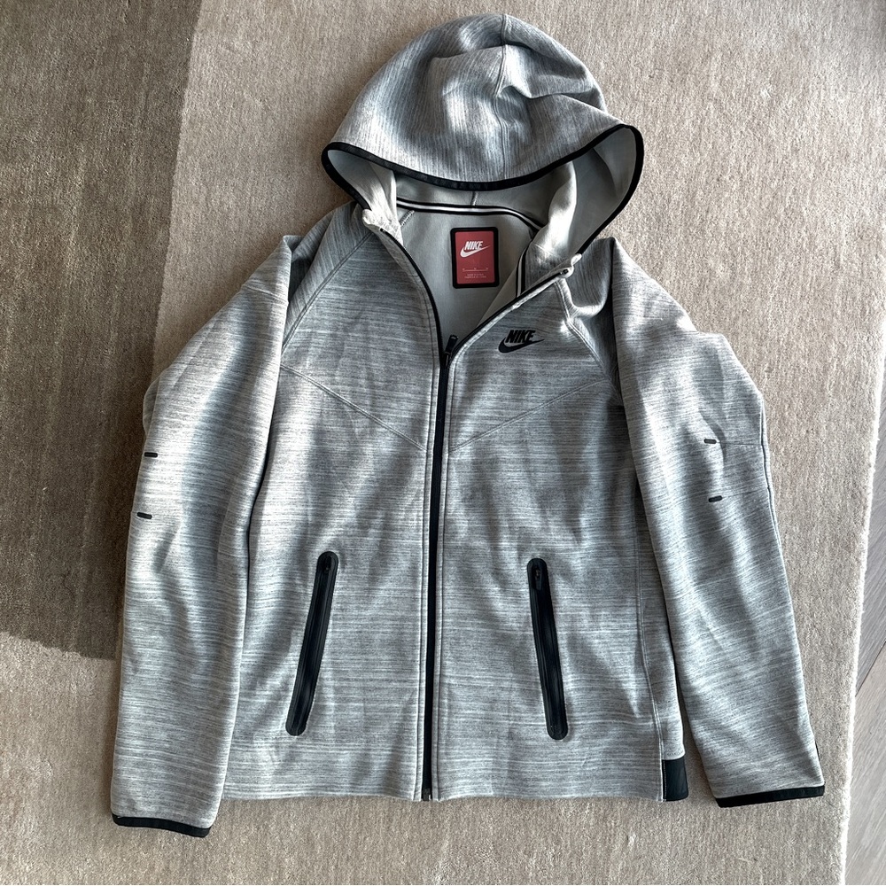 Nike Sportswear Tech Fleece Windrunner Women’s Full-Zip Hoodie